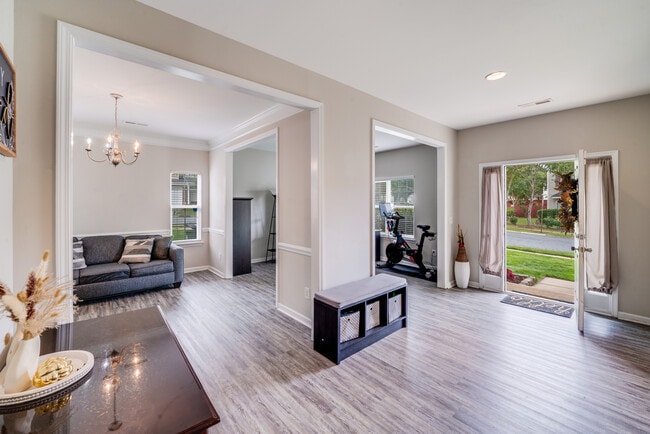 Foyer - 9535 Currier Rd