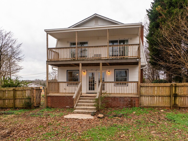 Building Photo - 4315 Hickory Nut Pt