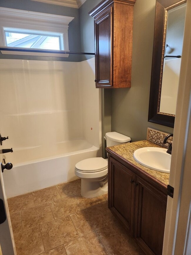 Building Photo - 4 bedroom home for rent