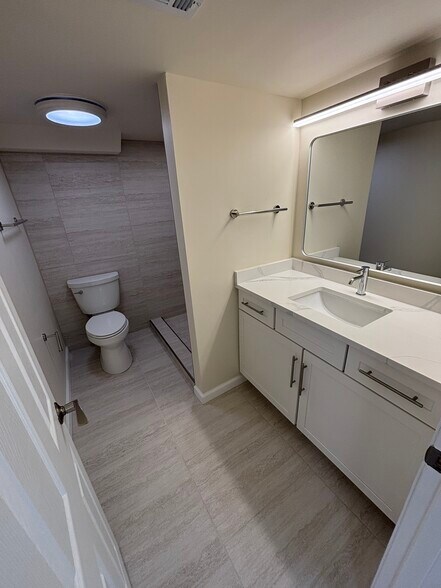 Building Photo - 838 Heatherbrook Ct