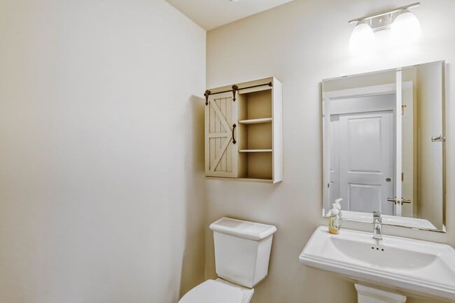 Building Photo - Stunning 4bed/2.5bath Home with High-End Upgrades in Snohomish WA!