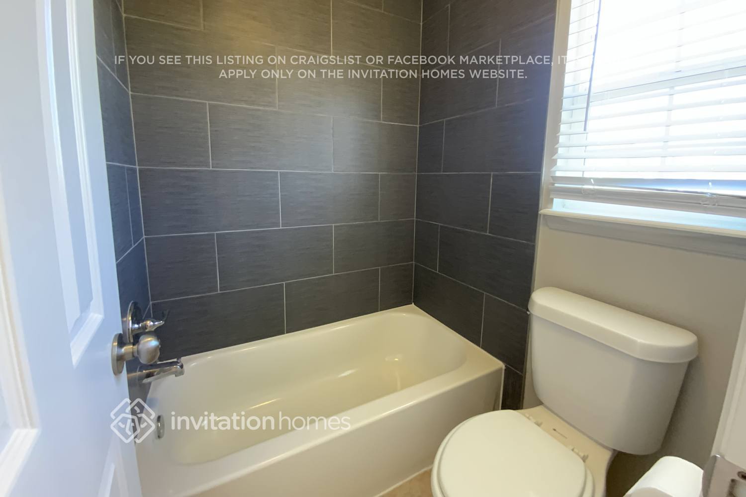 Building Photo - 8665 Rosebud Pl