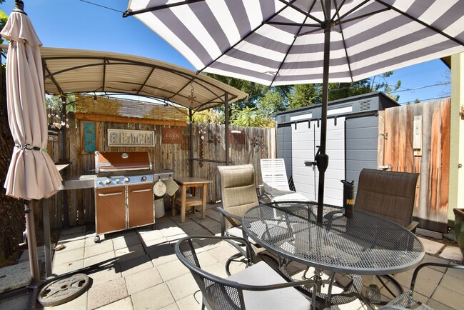 Building Photo - Cute 2 Bed 1 Bath Home in Salt Lake City!