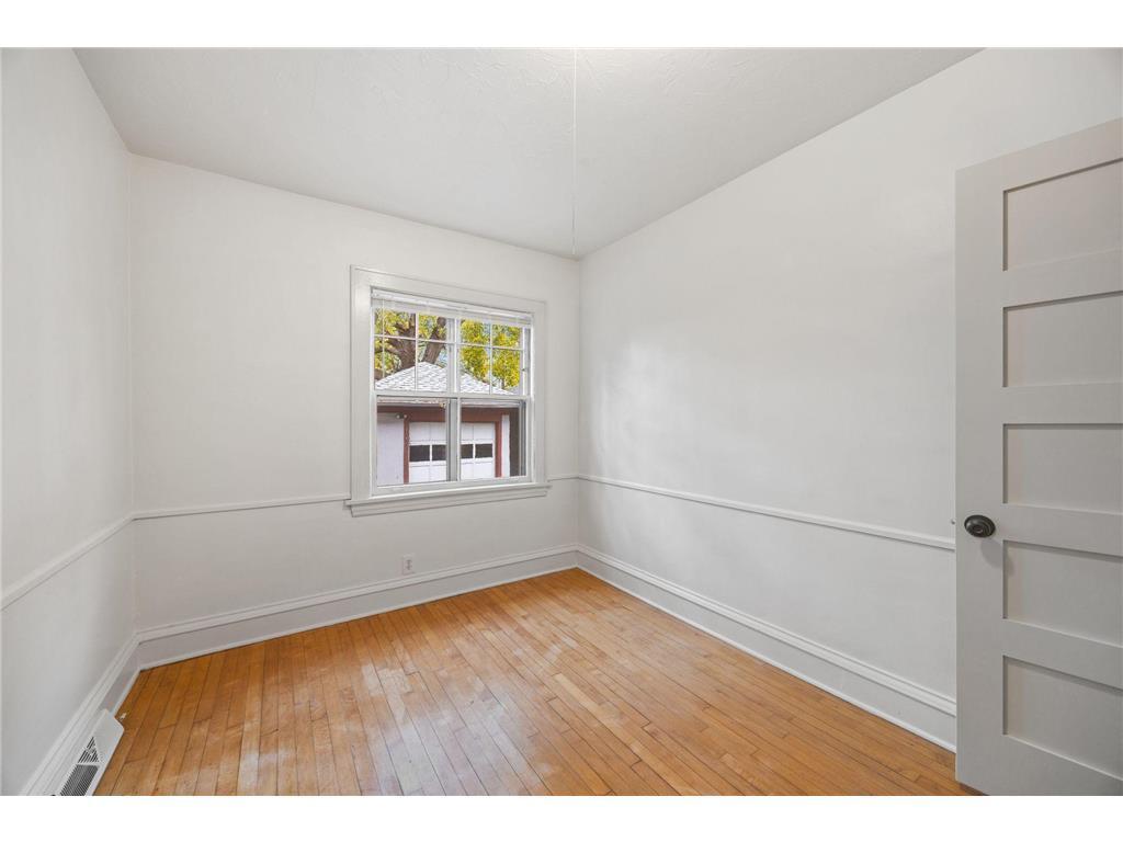 Building Photo - 210 Warwick St SE