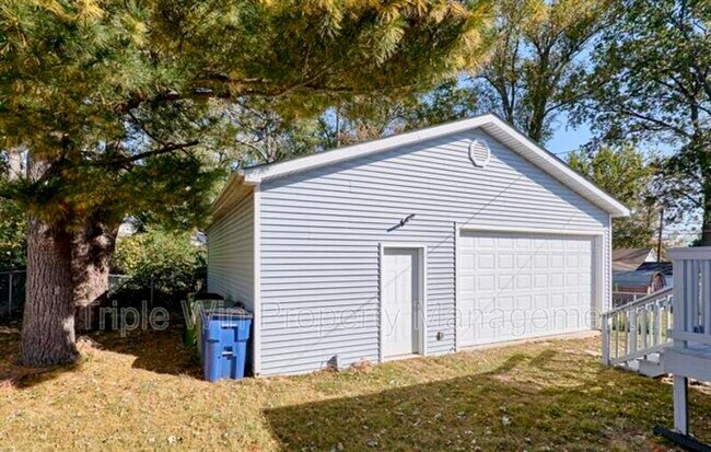 Building Photo - 10315 St Arthur Ln