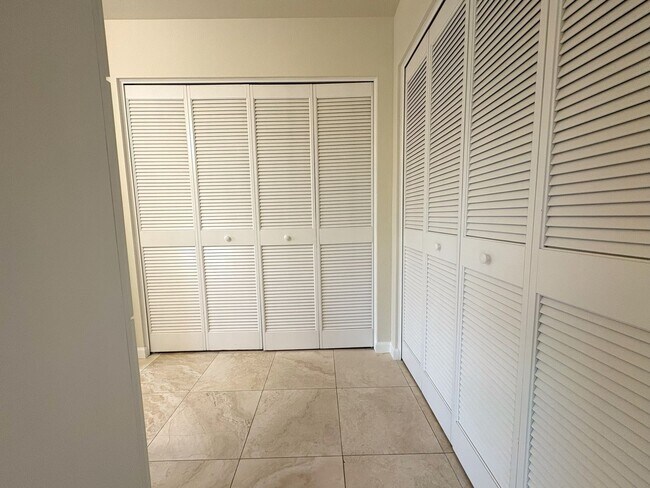 Building Photo - Beautifully Updated 4-Bedroom Home in Prime Mountain View Location!