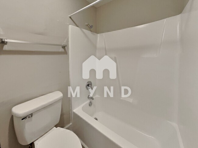 Building Photo - 1600 Poole Rd Unit A