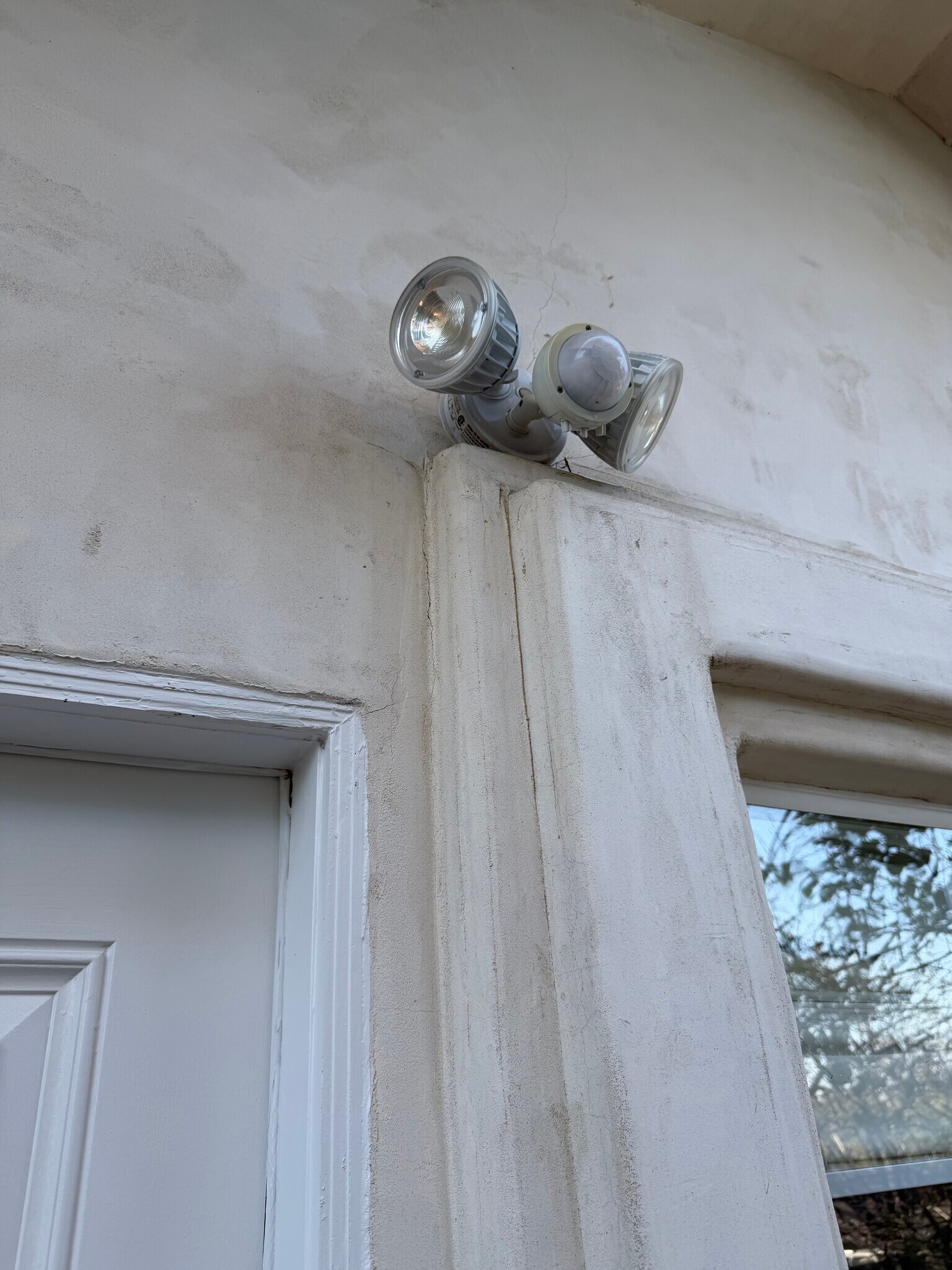 Motion sensor lights - 12621 Victoria Ave