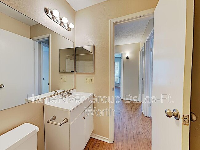 Building Photo - 2106 Austin Dr