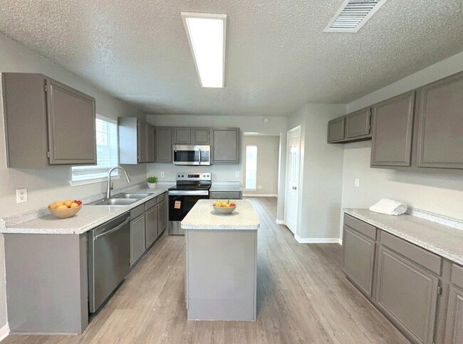 Building Photo - For Lease: Beautifully Remodeled 3-Bed Two-Story in Quiet DeSoto Neighborhood