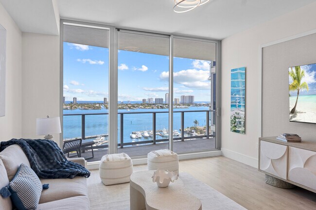 Building Photo - 220 Lake Shore Dr