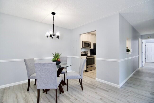 Building Photo - 22 Maple Crest Cir