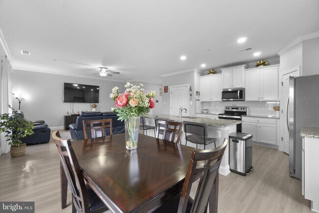 Building Photo - 10005 Maids Fancy Way