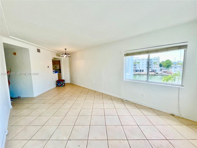 Building Photo - 1185 Marseille Dr