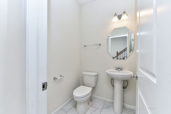 Building Photo - 458 Watercress Dr
