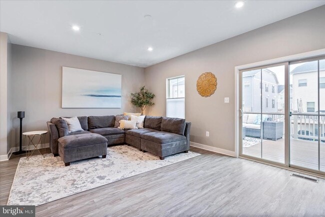 Building Photo - 5924 Pecking Stone St