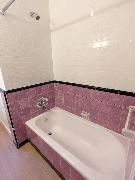 Building Photo - 559 Normandie Ave
