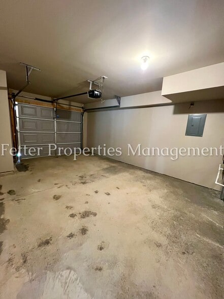 Building Photo - 5230 Canyon Cir