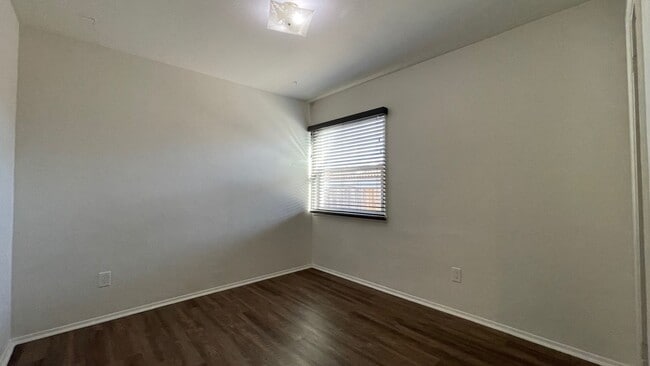 Building Photo - Short Term First Semester Lease: August - December 2026