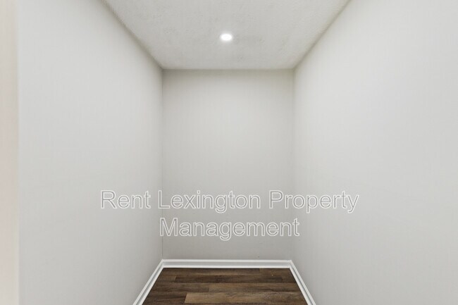 Building Photo - 604 Hi Crest Dr