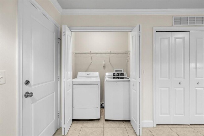 Building Photo - 4605 SW 48th Dr