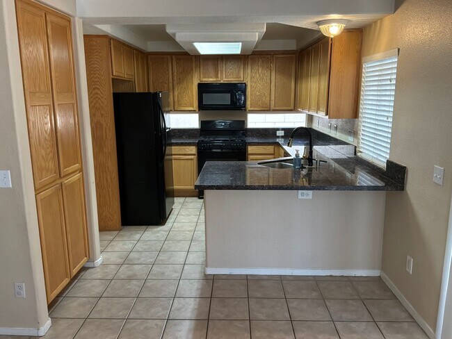 Building Photo - 2 Story 4 bedrooms 2.5 Bathrooms 2 car garage.