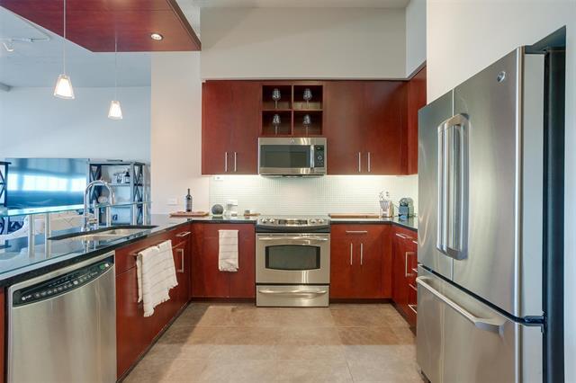 Building Photo - 2600 W 7th St