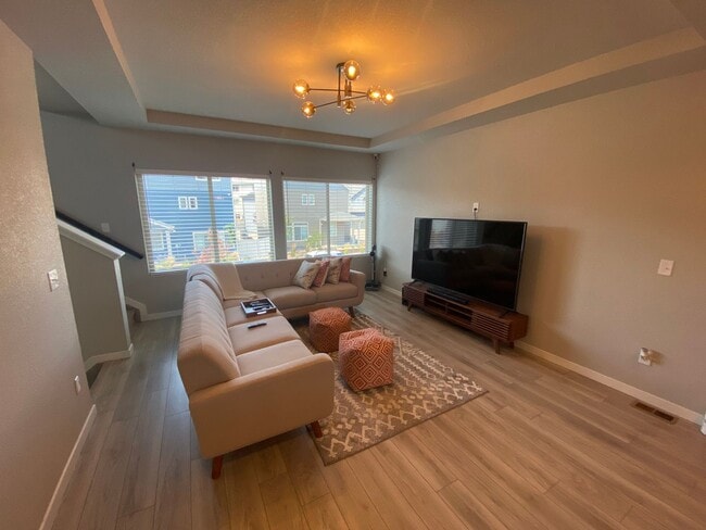 Building Photo - Beautiful 3 bedroom Carriage House in Banning Lewis Ranch!!!!