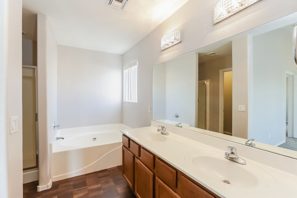 Building Photo - 2210 W St Catherine Ave