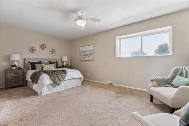 Building Photo - 1872 N Robb St