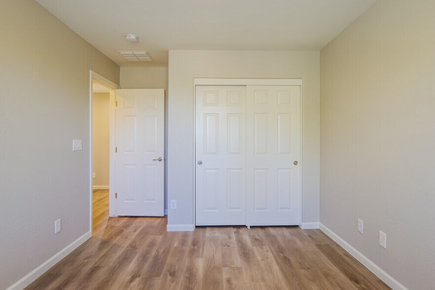 Building Photo - 2141 W Barwick Dr