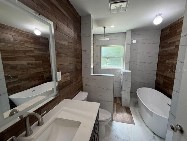 Building Photo - 1809 5th Ave W