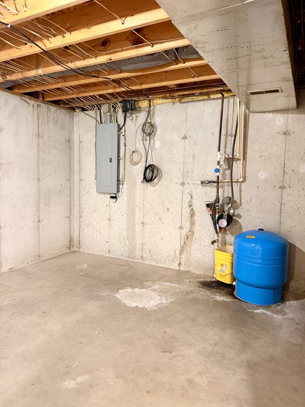 Building Photo - 3394 Dissen Rd