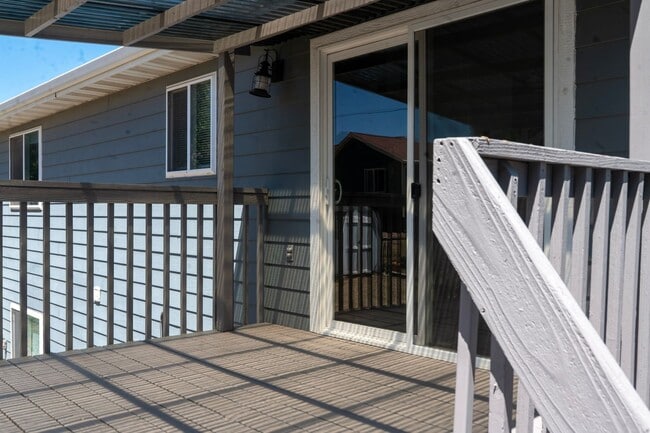 Building Photo - 549 Hanover Dr