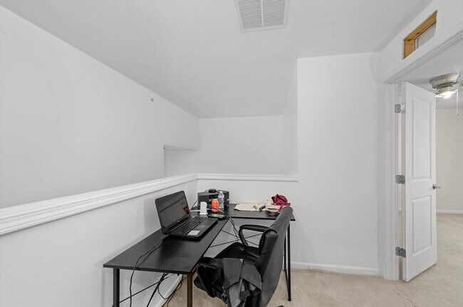 Building Photo - 1492 Orchid St