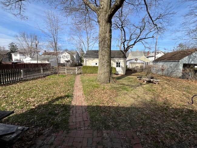 Building Photo - 2 bed 2 bath Single Family Home in Bexley w/ Bonus Rooms