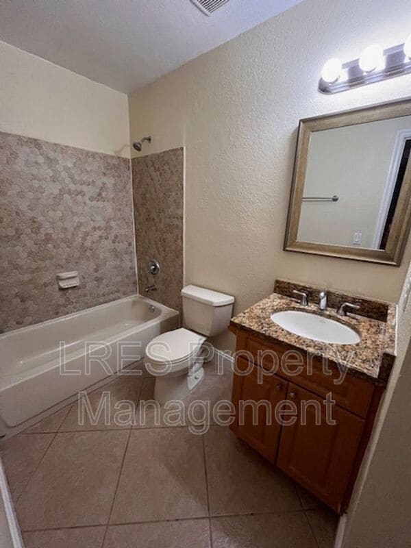 Building Photo - 3651 N Goldenrod Rd