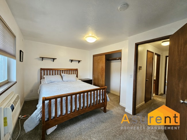 Building Photo - Fully Furnished Private Setting Townhouse, 2 Bedroom- 1.5 Bathroom, centrally located in Ashland