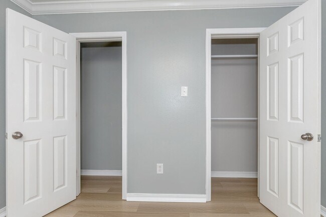 Building Photo - Freshly Renovated Rental Property