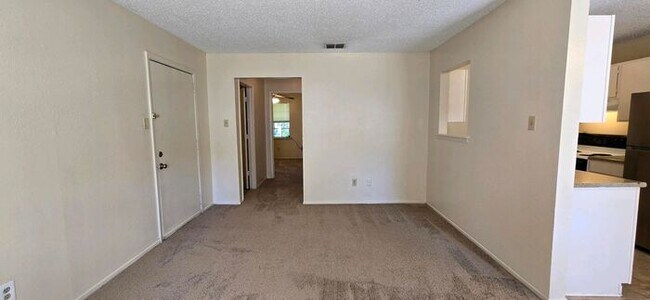 Building Photo - Newly Updated 2 Bedroom 1 Bath Apartment in Hallsville!