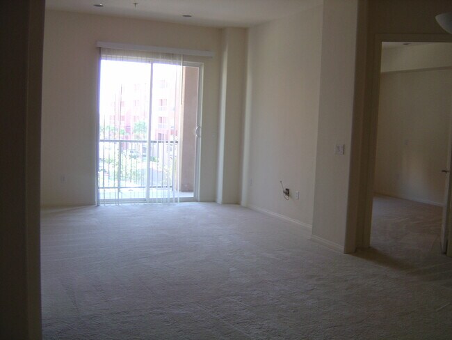 Building Photo - GUARD GATED MANHATTAN CONDO- 2 MASTER BEDROOMS