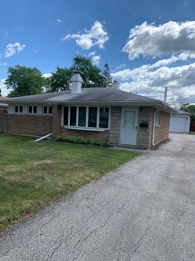 Building Photo - 2 Bedroom, 1 Bath House AVAILABLE NOW. $16...
