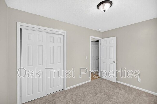 Building Photo - 220 Cornell Dr