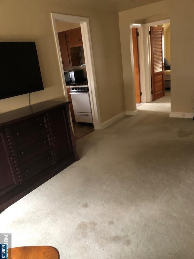 Building Photo - 5 5th St