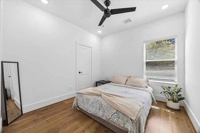 Building Photo - 9009 Wellspring Dr