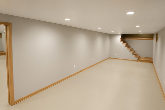 Building Photo - 5155 S Mobile Ave