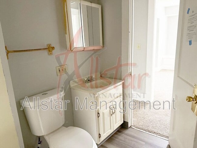 Building Photo - 3018 E 125th St