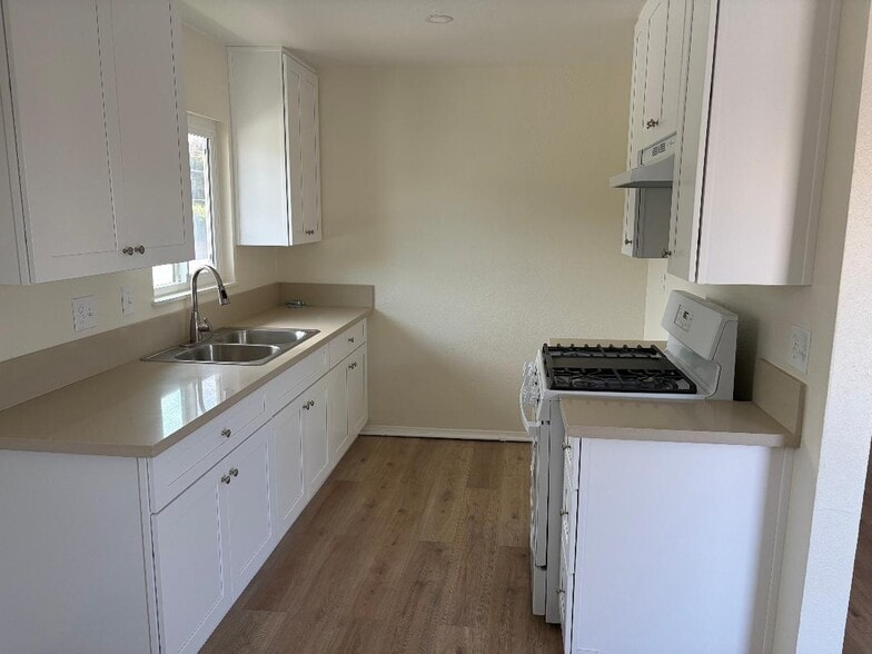 Kitchen - 7702 Amberleaf Cir