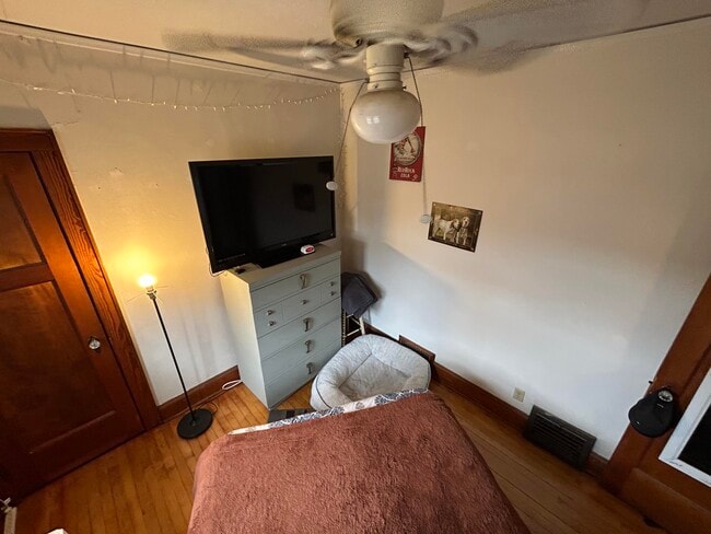 Building Photo - 1309 S 86th St