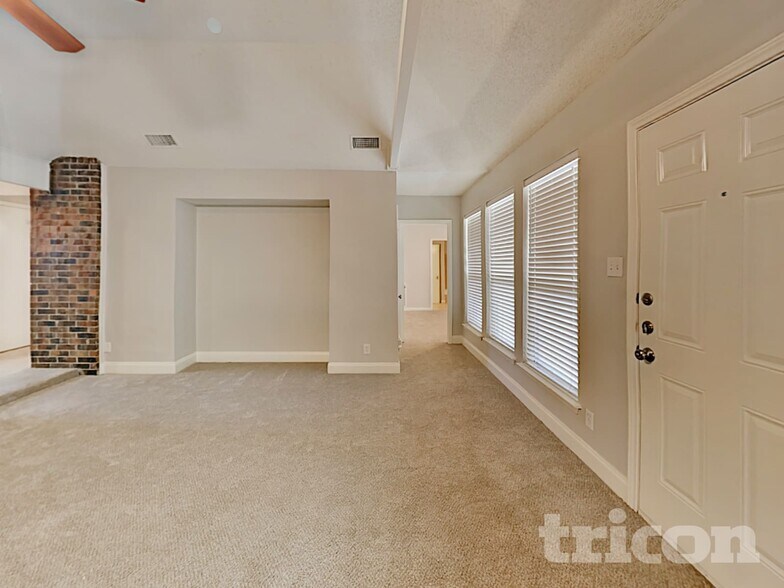 Building Photo - 5711 Calumet Dr